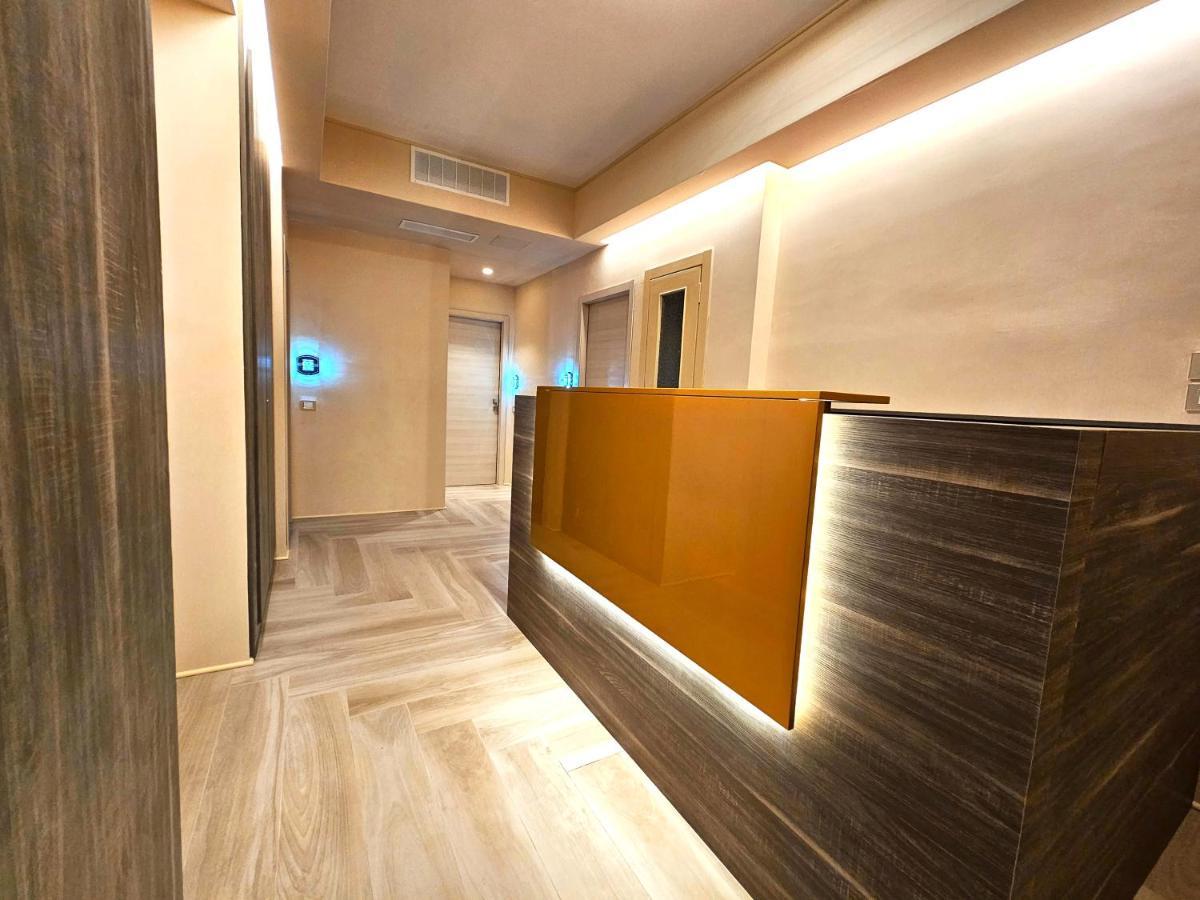 Astoria Supreme - Modern Boutique Suites 莱切 外观 照片