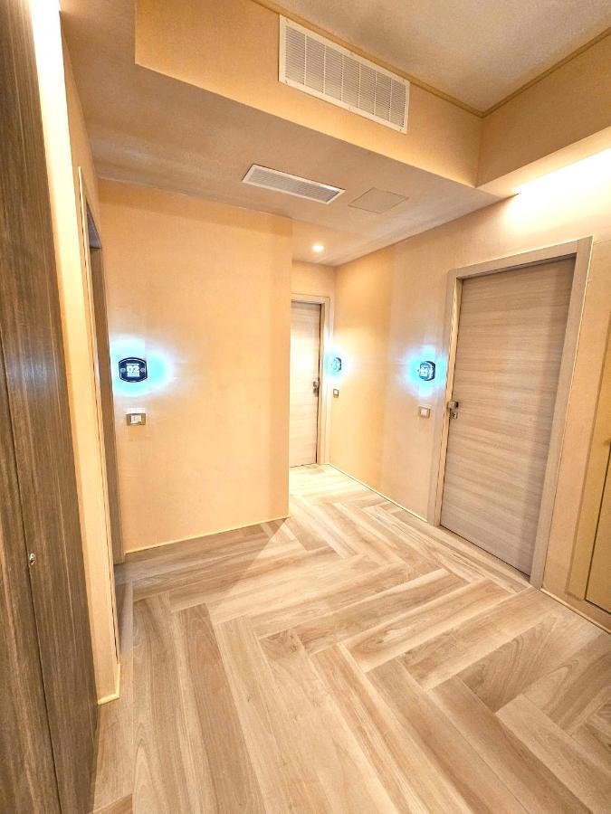 Astoria Supreme - Modern Boutique Suites 莱切 外观 照片