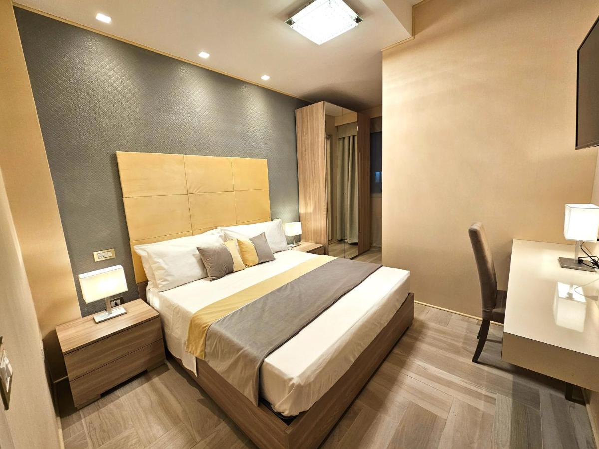 Astoria Supreme - Modern Boutique Suites 莱切 外观 照片