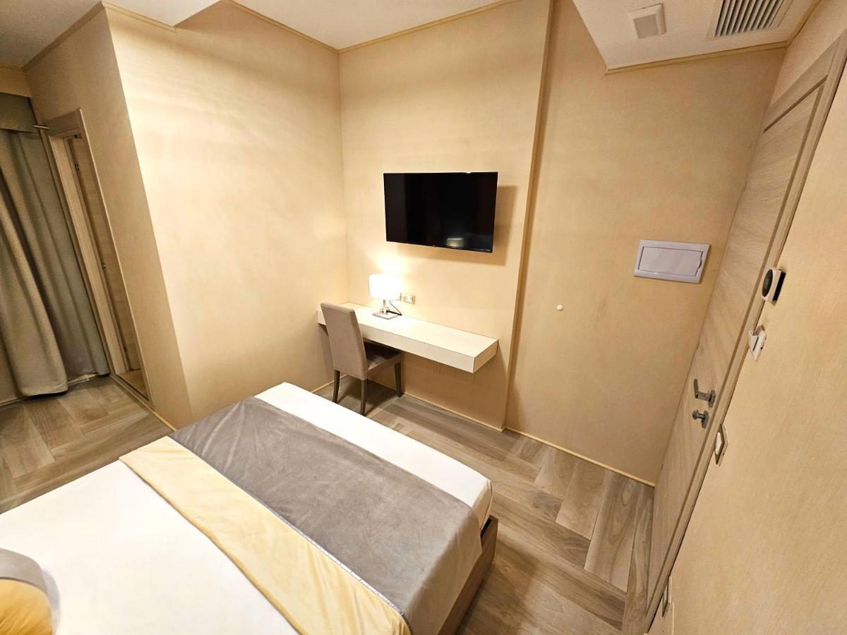 Astoria Supreme - Modern Boutique Suites 莱切 外观 照片