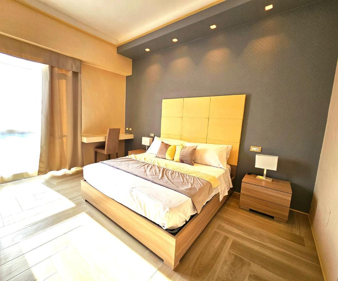Astoria Supreme - Modern Boutique Suites 莱切 外观 照片