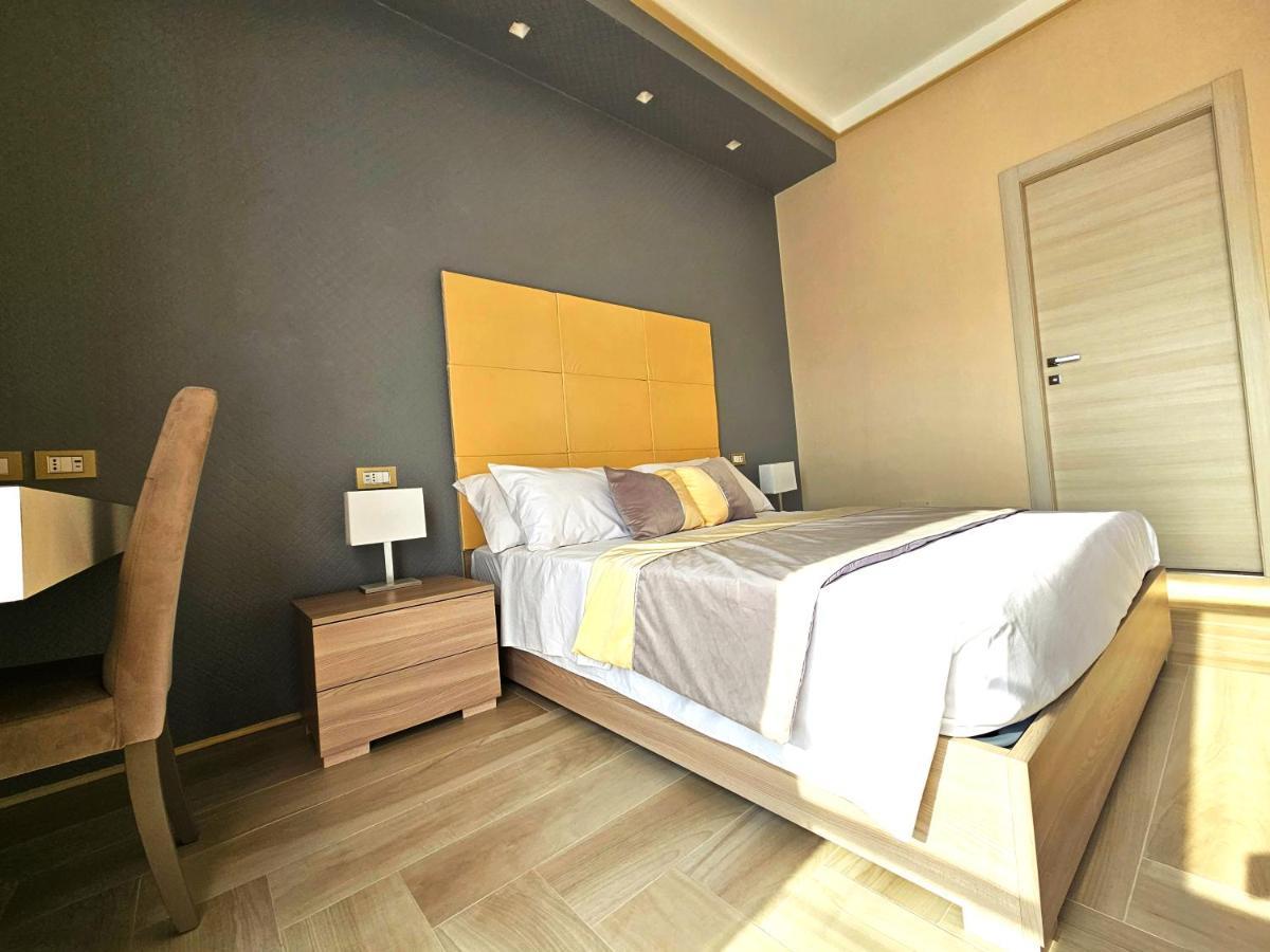 Astoria Supreme - Modern Boutique Suites 莱切 外观 照片