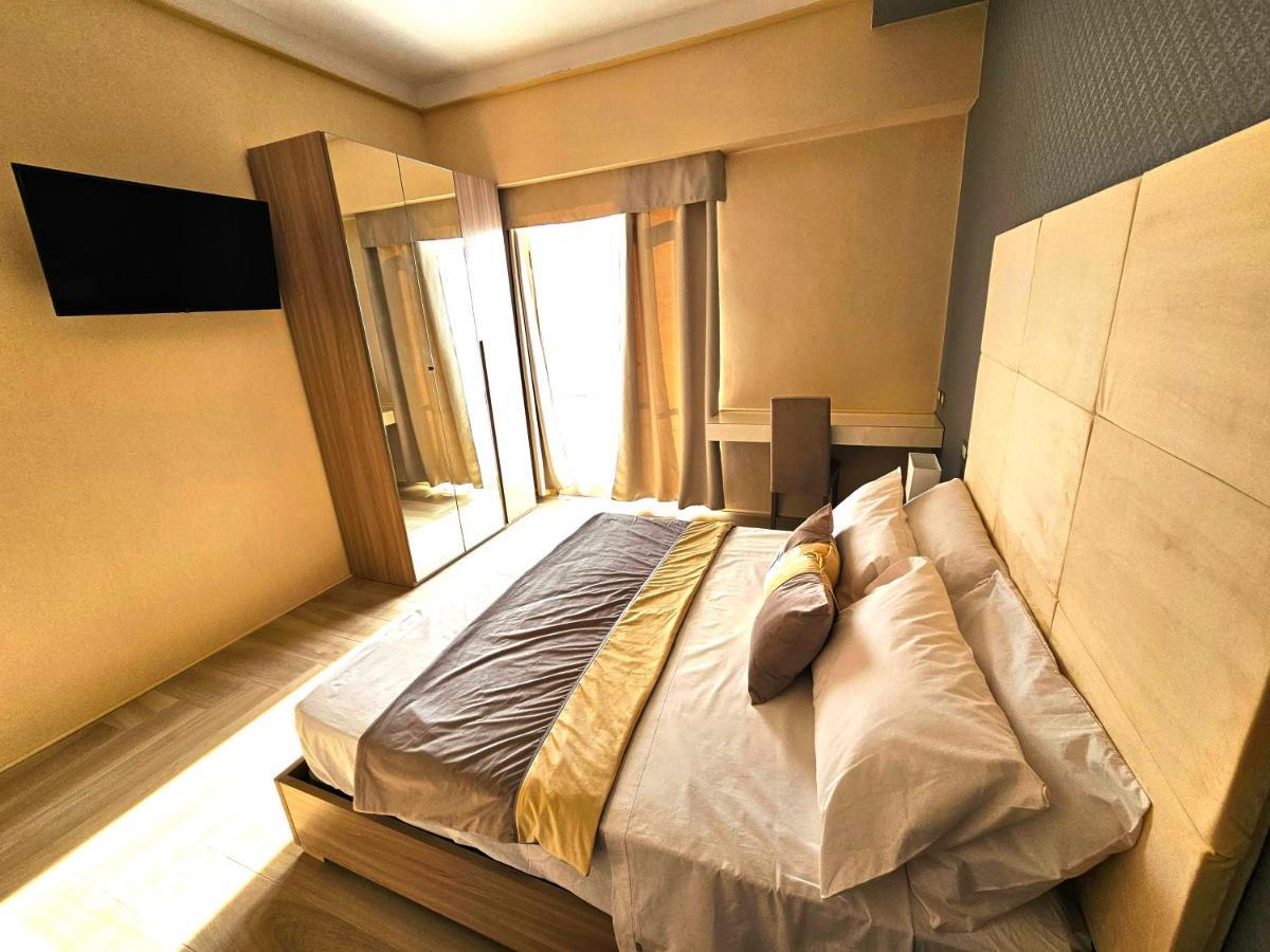 Astoria Supreme - Modern Boutique Suites 莱切 外观 照片